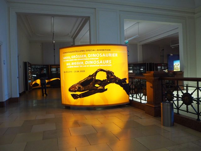 Eingang der Sonderausstellung zu den Dinos in Bonn