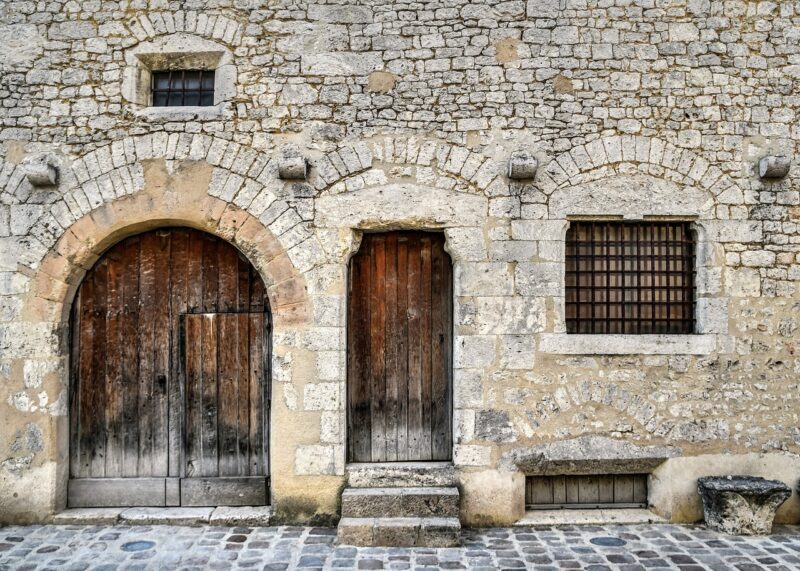 Tor und Tür aus dem Mittelalter Europas